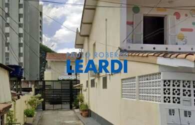 Imagem: A casa possui 2 Dormitórios, 2 Banheiros, 2 Vagas na garagem