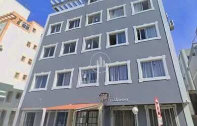 Imagem: O apartamento possui 1 Dormitório, 1 Banheiro, 1 Vaga na garagem