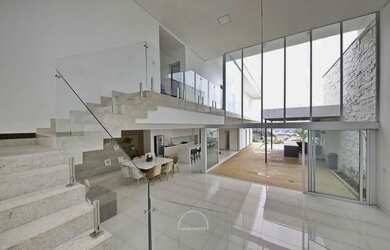 Imagem: A casa possui 3 Dormitórios, 5 Banheiros, 5 Vagas na garagem