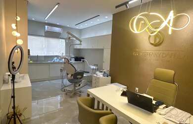 Imagem: O depósito para alugar possui 5 Vagas na garagem e 15m² de