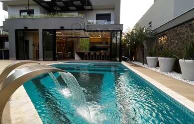 Imagem: A casa em condomínio possui 4 Dormitórios, 5 Banheiros, 4