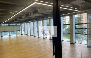 Imagem: O depósito possui 3 Vagas na garagem, 284m² de Área e está