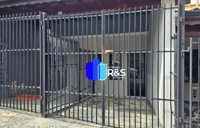 Imagem: A casa possui 2 Dormitórios, 1 Banheiro, 1 Vaga na garagem