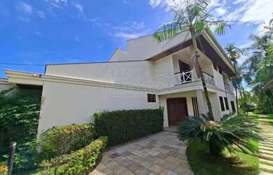 Imagem: A casa possui 5 Dormitórios, 5 Banheiros, 5 Vagas na garagem