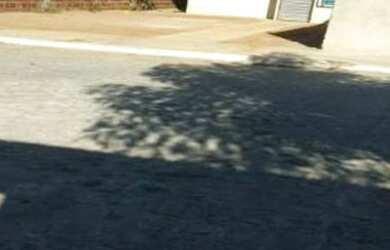 Imagem: A casa possui 2 Dormitórios, 3 Vagas na garagem, 21m² de Área