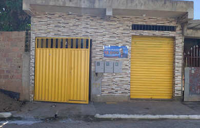 Imagem: A casa possui 2 Dormitórios, 2 Banheiros, 1 Vaga na garagem