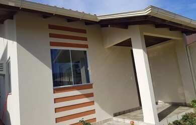 Imagem: A casa possui 2 Dormitórios, 2 Banheiros, 1 Vaga na garagem