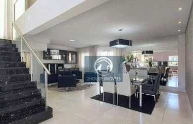 Imagem: A casa possui 4 Dormitórios, 3 Banheiros, 298m² de Área e