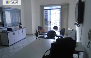 Imagem: O depósito possui 1 Vaga na garagem, 178m² de Área e está