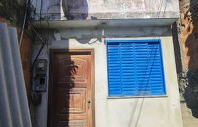 Imagem: A casa possui 3 Dormitórios, 1 Banheiro, 200m² de Área e