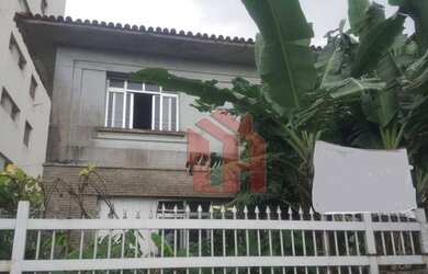 Imagem: A casa possui 5 Dormitórios, 3 Banheiros, 5 Vagas na garagem