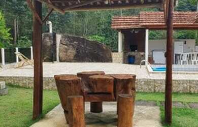 Imagem: A casa possui 5 Dormitórios, 3 Vagas na garagem e está localizado