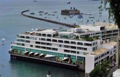 Imagem: O apartamento possui 3 Dormitórios, 5 Banheiros, 2 Vagas na