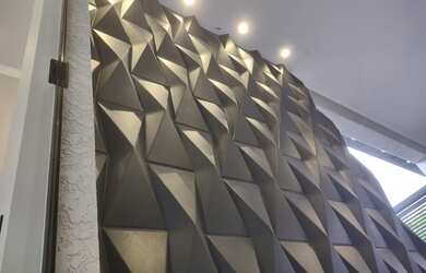 Imagem: A casa possui 3 Dormitórios, 2 Banheiros, 2 Vagas na garagem