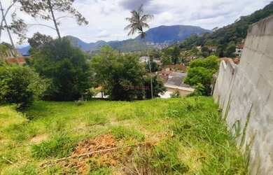 Imagem: O terreno possui 300m² de Área e está localizado em Iucas