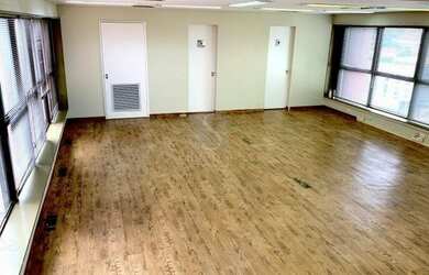 Imagem: O depósito possui 2 Vagas na garagem, 90m² de Área e está