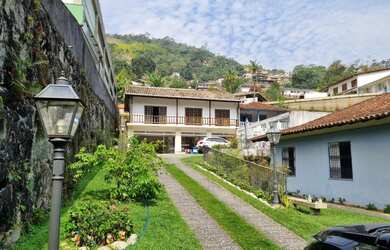 Imagem: Casa para venda tem 999 metros quadrados com 3 quartos em Centro