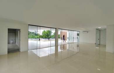 Imagem 3: Casa de condomínio para venda possui 882 metros quadrados com 8 quartos....