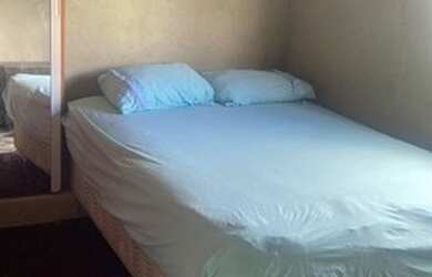 Imagem 5: Duas casas e uma loja