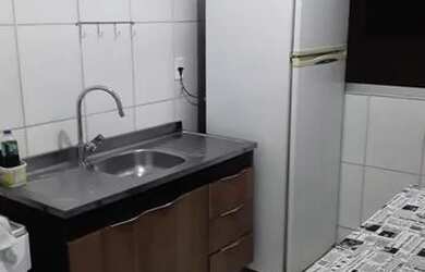 Imagem: O apartamento possui 2 Dormitórios, 1 Banheiro, 1 Vaga na garagem