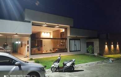 Imagem: A casa em condomínio possui 3 Dormitórios, 5 Banheiros e 350m²