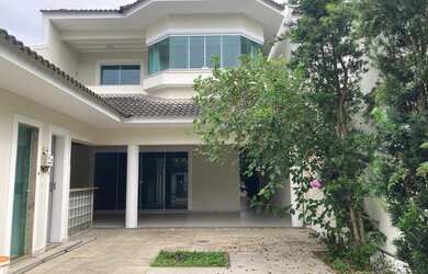 Imagem: A casa em condomínio possui 4 Dormitórios, 5 Banheiros, 4