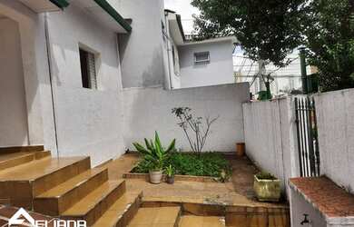 Imagem: A casa possui 2 Dormitórios, 2 Banheiros, 3 Vagas na garagem