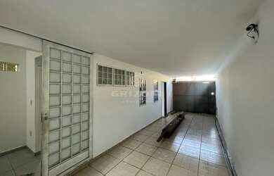 Imagem: A casa possui 1 Dormitório, 2 Banheiros, 2 Vagas na garagem