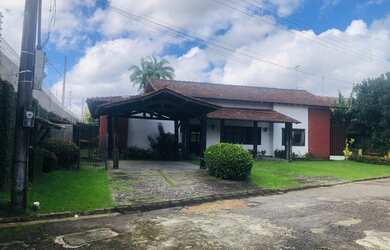 Imagem: A casa em condomínio possui 4 Dormitórios, 5 Banheiros, 2