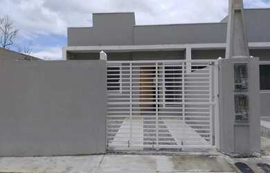 Imagem: A casa possui 2 Dormitórios, 2 Banheiros, 1 Vaga na garagem