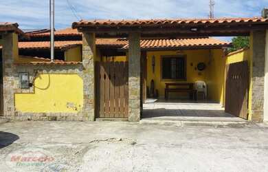 Imagem: A casa possui 2 Dormitórios, 1 Banheiro, 2 Vagas na garagem
