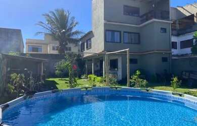 Imagem: A casa possui 3 Dormitórios, 1 Banheiro, 3 Vagas na garagem