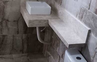 Imagem: A casa possui 5 Dormitórios, 3 Banheiros, 4 Vagas na garagem