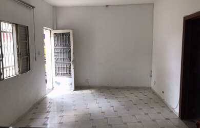 Imagem: A casa possui 2 Dormitórios, 1 Banheiro, 1 Vaga na garagem