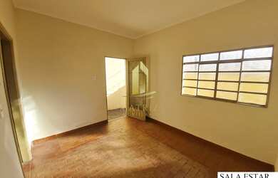 Imagem: A casa possui 2 Dormitórios, 2 Banheiros, 1 Vaga na garagem