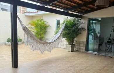 Imagem: A casa possui 2 Dormitórios, 1 Banheiro, 1 Vaga na garagem