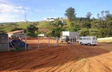 Imagem: O terreno possui 1.693m² de Área e está localizado em Vila