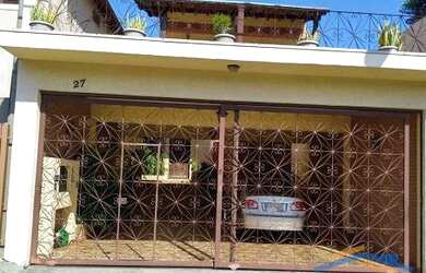 Imagem: A casa à venda possui 3 Dormitórios, 4 Banheiros, 3 Vagas