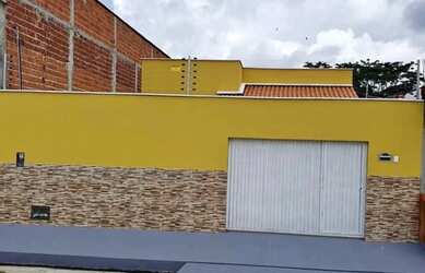 Imagem: A casa possui 3 Dormitórios, 2 Banheiros, 1 Vaga na garagem