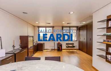 Imagem: O depósito possui 1 Vaga na garagem e 30m² de Área e está