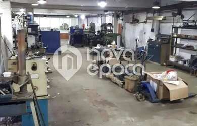 Imagem: O depósito possui 4 Vagas na garagem, 397m² de Área e Imóvel