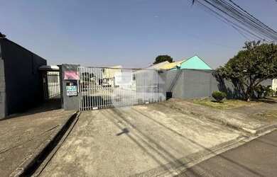 Imagem: A casa possui 2 Dormitórios, 1 Banheiro, 1 Vaga na garagem