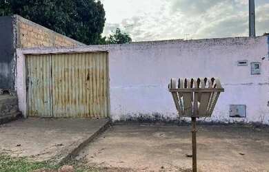 Imagem: A casa possui 2 Dormitórios, 1 Banheiro, 1 Vaga na garagem