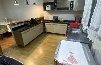 Imagem: Duas casas uma por 270,000 e outra por 250,000