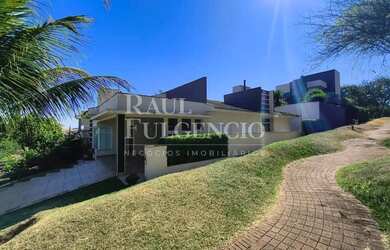 Imagem: A casa em condomínio possui 3 Dormitórios, 4 Banheiros, 4