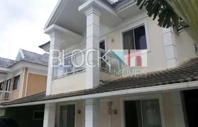 Imagem: A casa em condomínio possui 5 Dormitórios, 5 Banheiros, 2