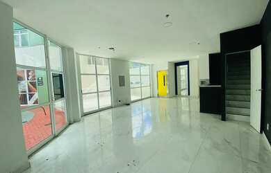 Imagem: O depósito possui 1 Vaga na garagem, 108m² de Área e está