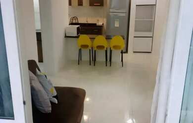 Imagem: O apartamento possui 1 Dormitório, 1 Banheiro, 1 Vaga na garagem