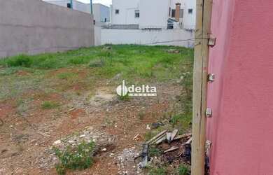 Imagem: O terreno à venda possui 300m² de Área e Imóvel novo e está