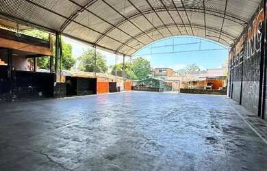 Imagem: O depósito possui 987m² de Área e está localizado em Quintino